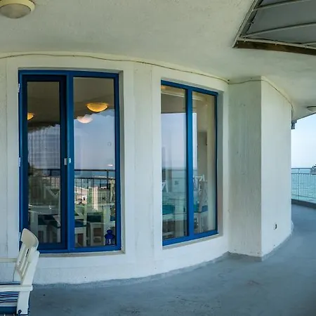 White Dove Apartment *