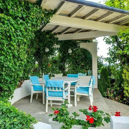 White Dove Apartment *